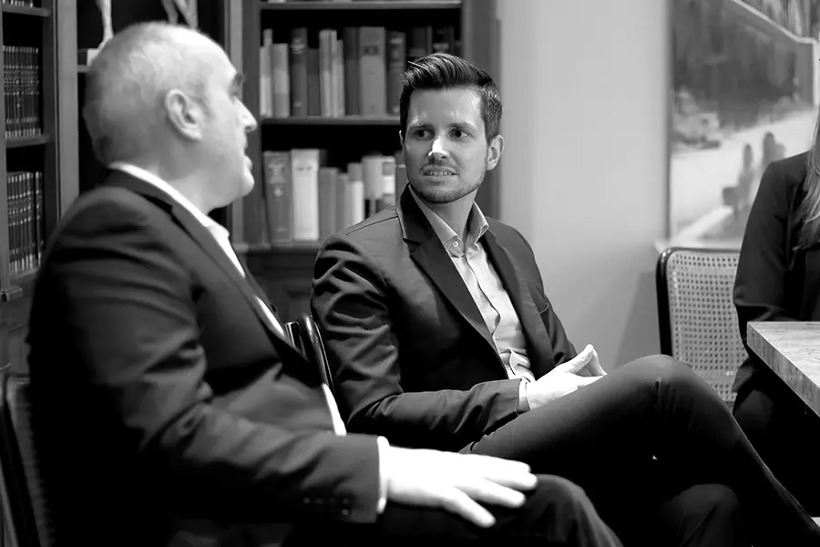 RA Brommer in Besprechung